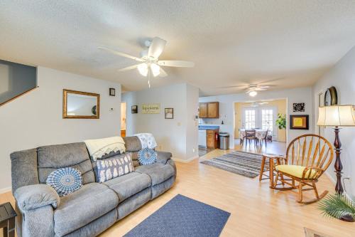 Cameron Casa | Cozy Couples Getaway with Private Yard in Cameron