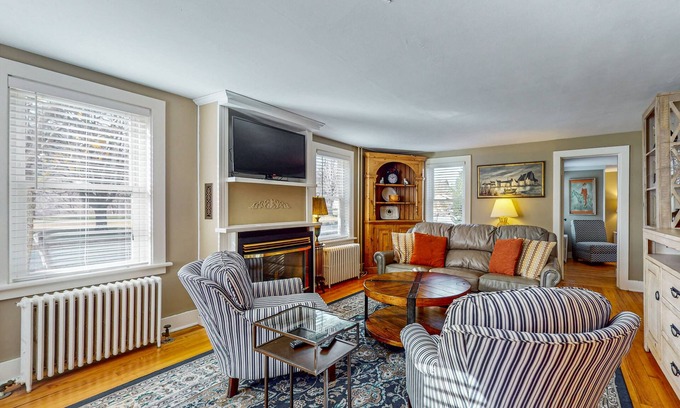 Dorset Casa | Cozy dog-friendly home, fenced yard, gas fireplace, BBQ, wifi, partial a/c, w/d