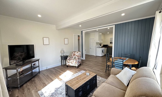 Tawas City Casa | Cozy Downtown East Tawas Home!