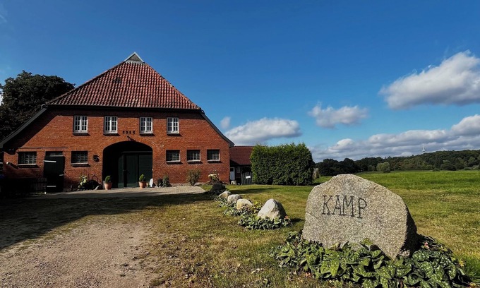 Schoenwalde am Bungsberg Apartamento | Cozy farmhouse situated on hill, with beautiful view of nature