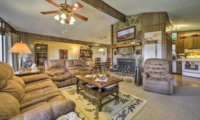 Franklin Casa | Cozy Franklin Getaway with Deck, Mountain Views