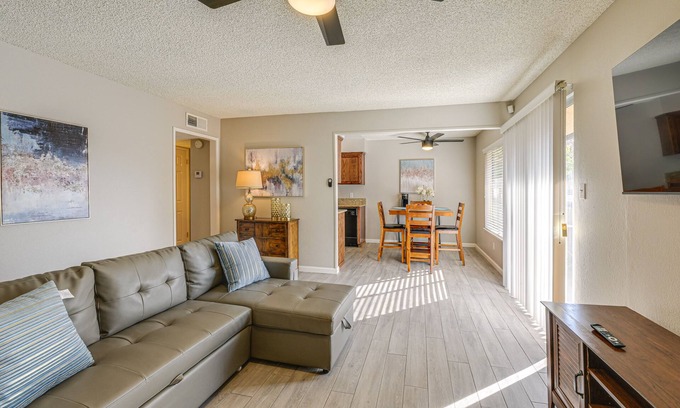 Fresno Condominio | Cozy Fresno Condo w/ Balcony & Pool Access