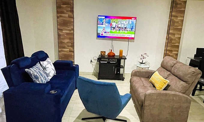 Palmira Casa | Cozy full house with AC in quiet neighborhood