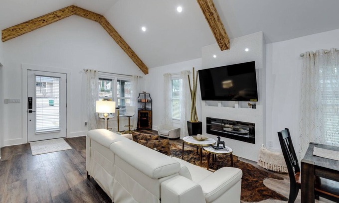 Hapeville Casa | Cozy Georgia retreat. Near Atlanta's attractions!