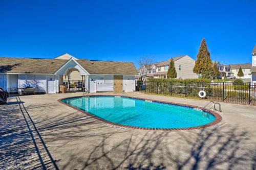 Greensboro Casa | Cozy Greensboro Townhome with Community Pool and Grill