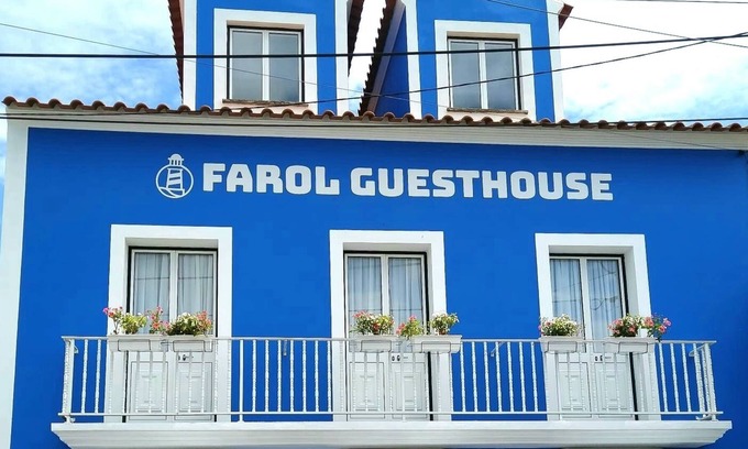 Angra do Heroismo Cama Y Desayuno | Cozy Guesthouse with Ocean views