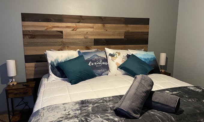 North Platte Casa | Cozy Hangout