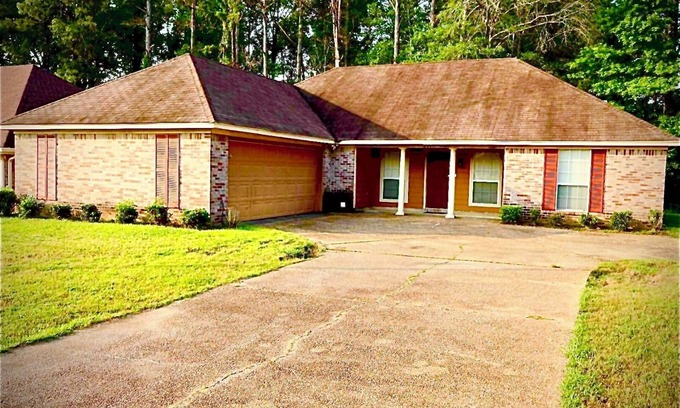 Terry Casa | Cozy home just outside of Byram, MS