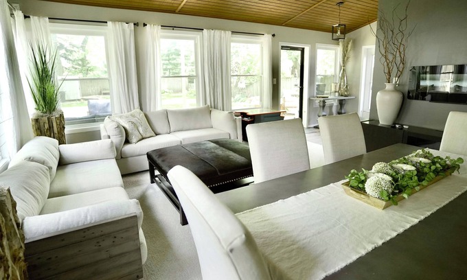 Bloomington Casa | Cozy Home with LOTS of space- Less than 1 mile to ISU & IWU, 5 miles to airport