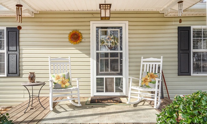 Waxhaw Casa | Cozy Hometown Getaway!