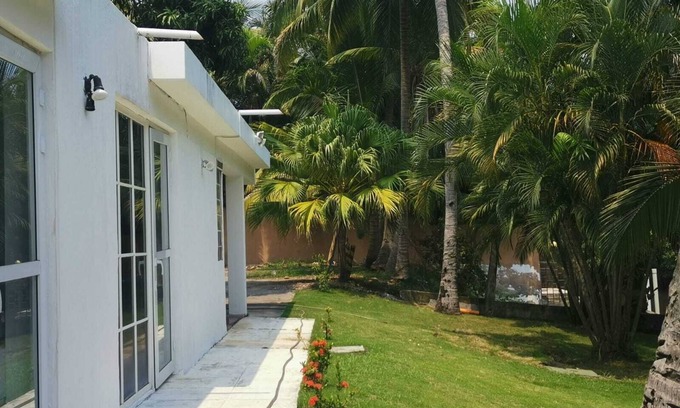 Puerto Quetzal Chalet De Esquí | Cozy house in the nature close to the beach