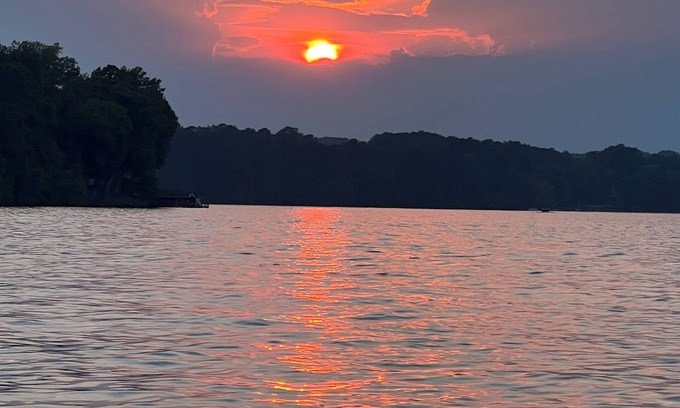 Albemarle Casa | Cozy lake front house with dock on Lake Tillery