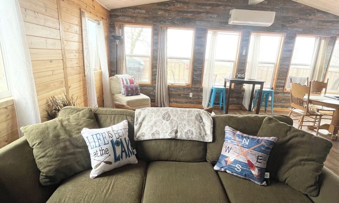 Saint Laurent Cabina | Cozy Lakefront Cottage