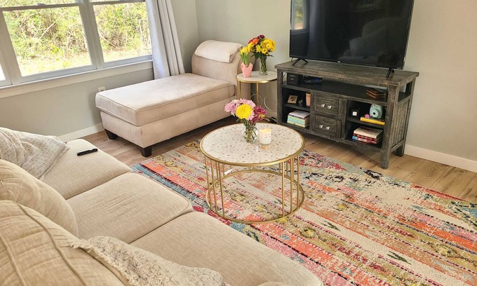 Aberdeen Condominio | Cozy Living in Prime Location