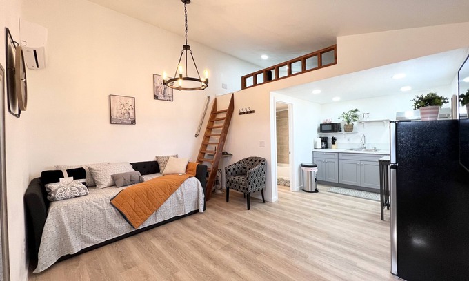 Lancaster Casa | Cozy Loft Studio Getaway