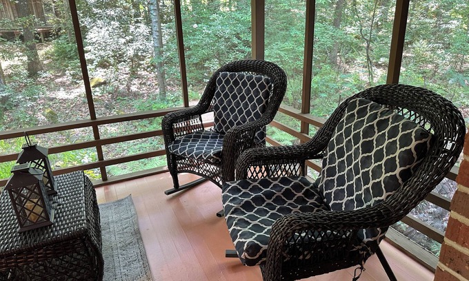 Jonesboro Casa | Cozy mid-century country, 3-bedroom home, in the woods by a lake with AC, WiFi