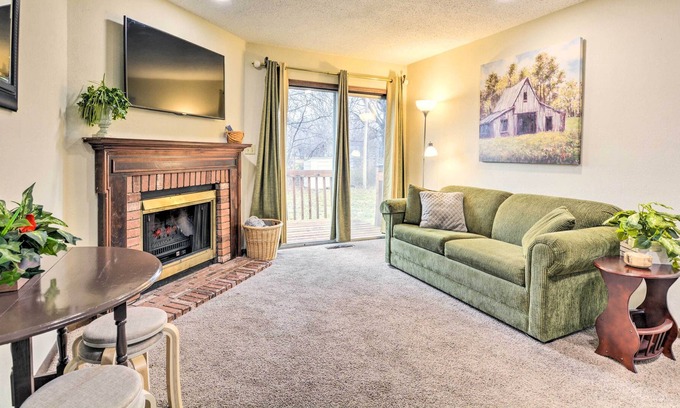 Nevada Casa | Cozy Nevada Townhome < 1 Mi to Cottey College