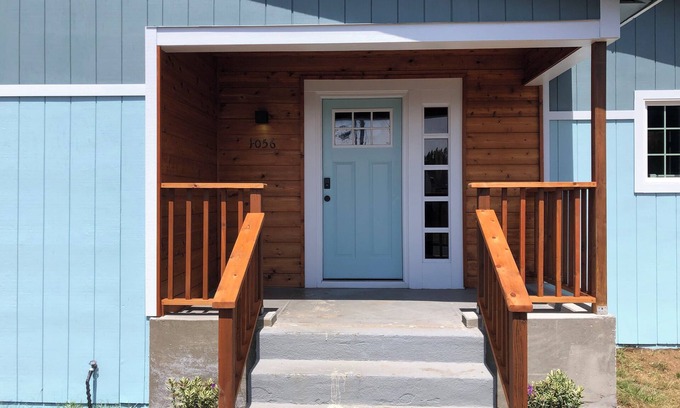 Crescent City Casa | Cozy North Coast Nest. Convenient location and dog friendly!