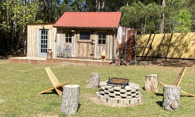 Greenwood Cabina | Cozy Off Grid Cabin w/pond for fishing.