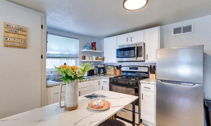 Norman Casa | Cozy Oklahoma Getaway with Covered Patio