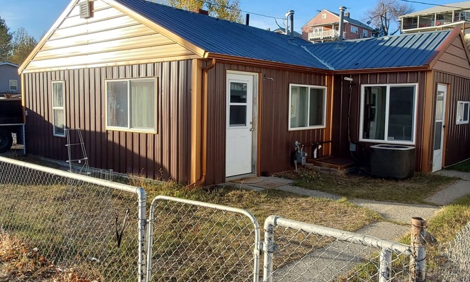 Harlowton Cabaña | Cozy one bedroom, newly remodeled.