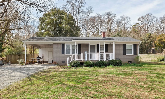 Raleigh Casa | Cozy Ranch 15 Min to Raleigh Downtown and 15 to Fuquay-Varina Downtown