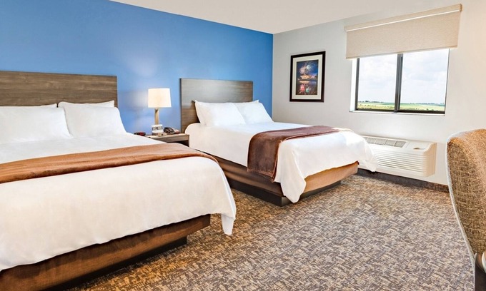 Huntersville Hotel | Cozy Retreat w/ Kitchen! Free Parking, BBQ Facilities, Pet-Friendly!