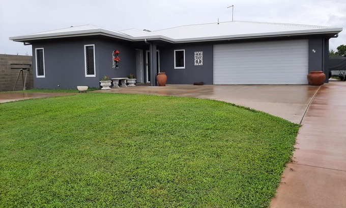 Atherton Casa | Cozy Room with Separate Entrance and Ensuit Bathroom