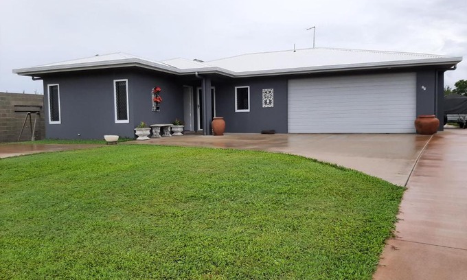 Atherton Casa | Cozy Room with Separate Entrance and Ensuit Bathroom