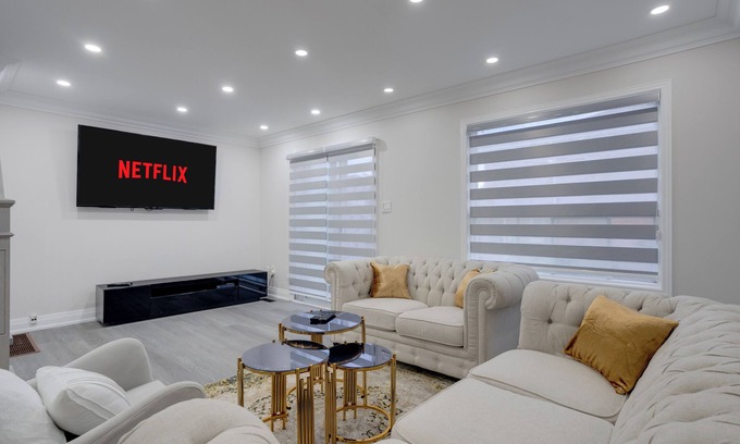 Vaughan Casa | Cozy & Safe Vaughan rental with Fast Internet & Workspace near Wonderland