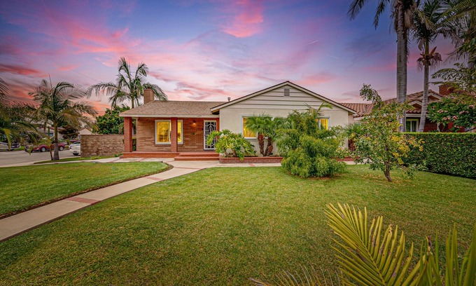 West Covina Casa | Cozy, spacious 4B4B house with high-speed internet near Disney