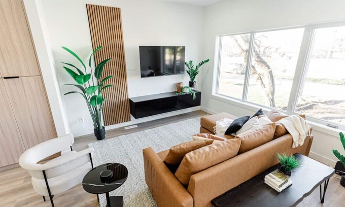 Winnipeg Casa | *Cozy & Spacious | Free Parking | 15 min Downtown*