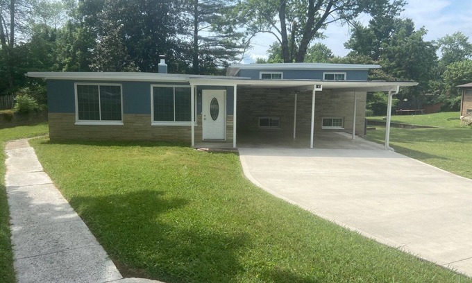 Oak Ridge Casa | Cozy, Spacious, Great Location to amenities