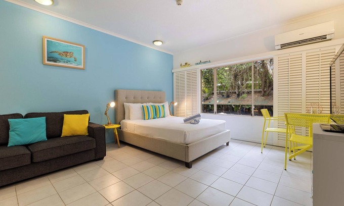 Port Douglas Apartamento | Cozy studio in gorgeous Port Douglas with WiFi, fitness room, AC