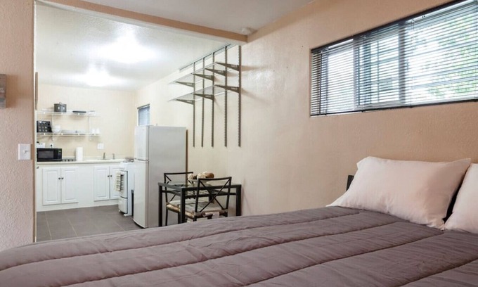 Azusa Condominio | Cozy Studio. Near Everything!