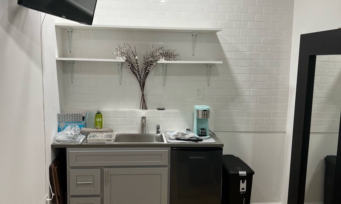 White Plains Apartamento | “Cozy Studio Retreat with Private Entrance & Parking near NYC -Westchester Gem!"