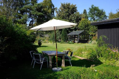 Vejby Casa | Cozy summer cottage with orangery close to Heatherhill and Beach