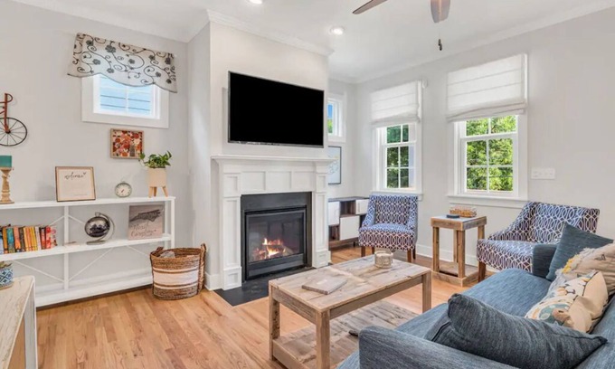 Durham Casa | COZY SUN FILLED HOME / MODERN VILLA NEAR DOWNTOWN