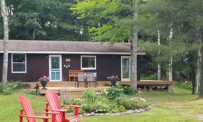 Novar Cabaña | Cozy Sunset Cabin located lakeside in family friendly campground