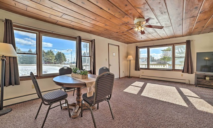 Tawas City Casa | Cozy Tawas City Home w/ Views of Lake Huron!