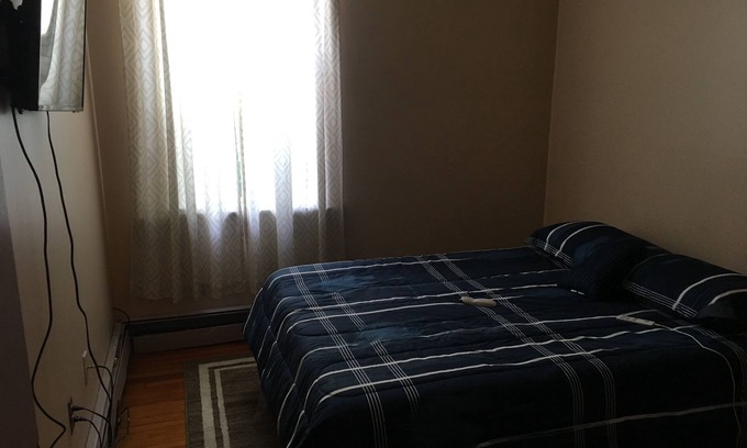 Ellenville Apartamento | Acogedor dos dormitorios, sala de estar un baño y cocina.