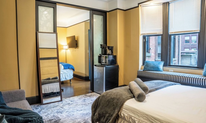 Central New York City Apartamento | Cozy Two-Bedroom at The Historic Mansfield Residence