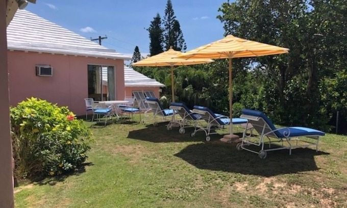 Paget Complejo | Cozy Two Bedroom Bermuda Cottage with less than 5 minute walk to the beach!