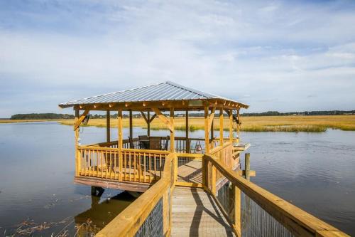 Midway Casa | Crabbin Cabin - Spacious, Seasonal Riverside Home On The Ga Coast