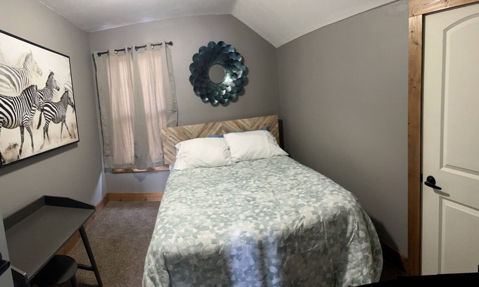 Arcadia Casa | Craftsman Cottage Charming 4 Bedroom 1.5 bath Home