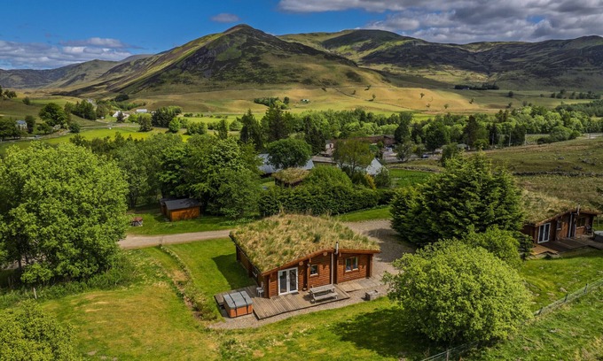 Spittal of Glenshee Cabina | Cragdhu Log Cabin