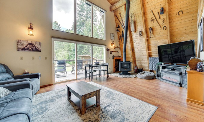 Cle Elum Cabina | Creek & Lake Access at Cabin Near Cle Elum!