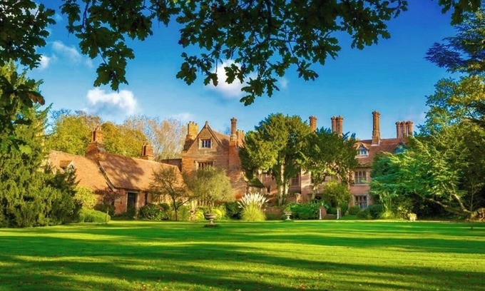 Burnham-on-Crouch Casa | Creeksea Place, Breathtaking Elizabethan Manor House