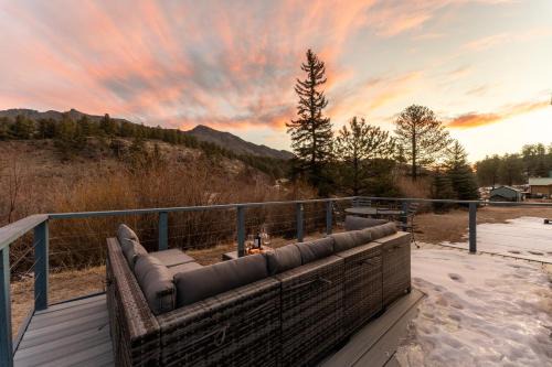 Bailey Casa | Creekside Cabin, Hwy 285, Mtn Views, Fishing