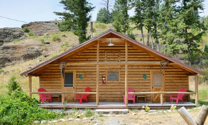 Wapiti Hotel | Creekside Lodge at Yellowstone